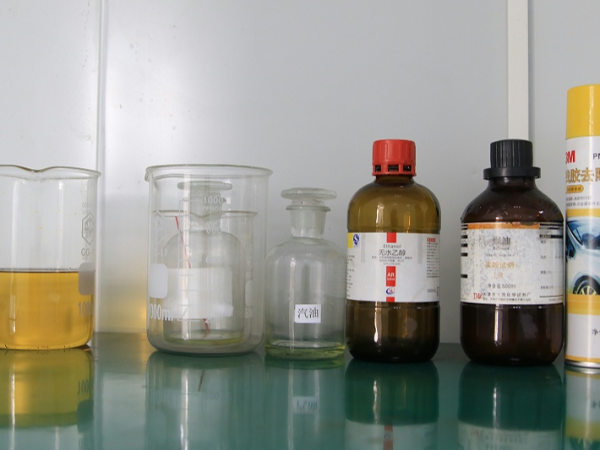 奇异果体育官网不干胶标签的耐油耐酸碱测试